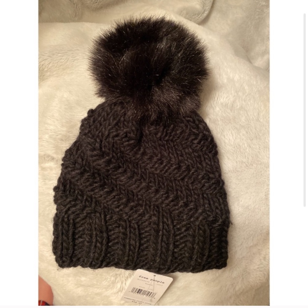 NWT FREE PEOPLE beanie